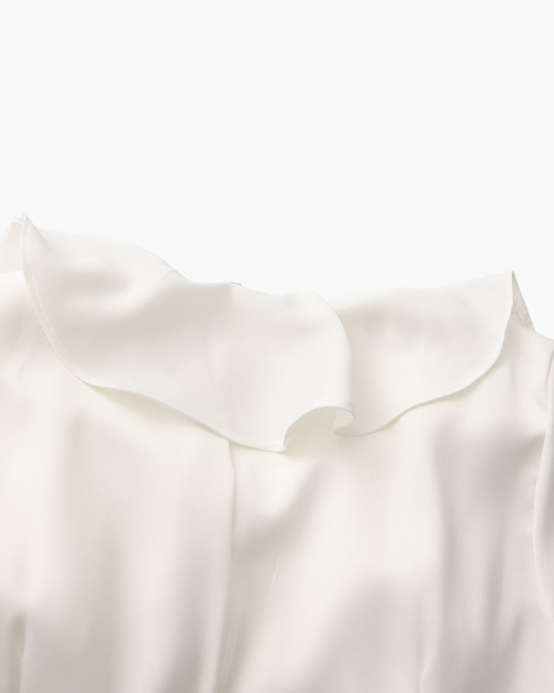 Midikleid mit Perlenknöpfen und Rüschen