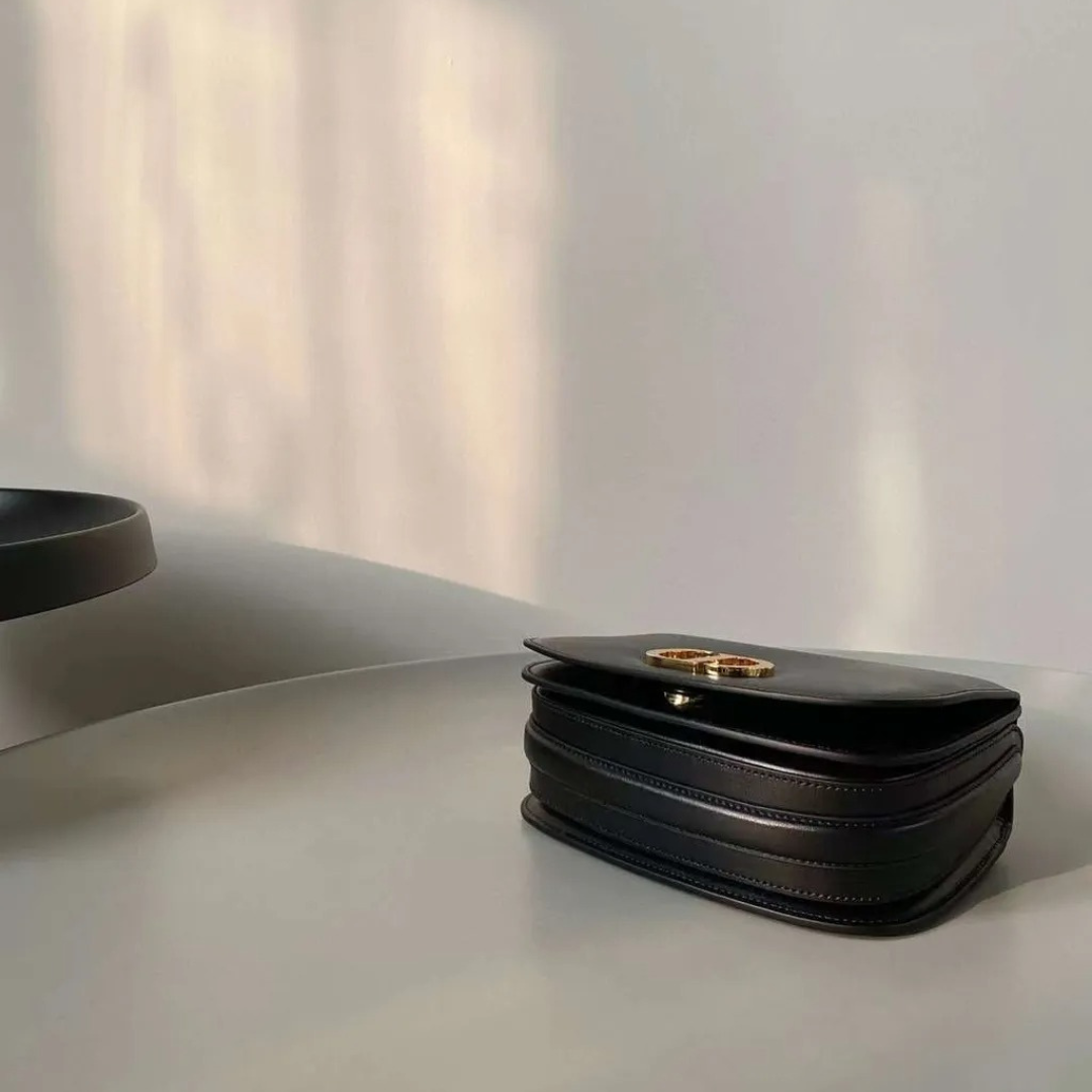DIOR 30 MONTAIGNE AVENUE MITTELGROßE TASCHE MIT OBEREN GRIFF