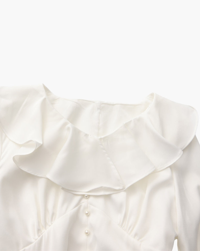 Midikleid mit Perlenknöpfen und Rüschen