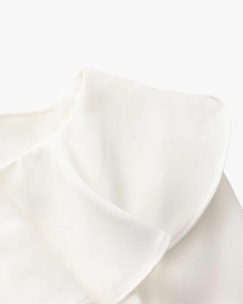 Midikleid mit Perlenknöpfen und Rüschen