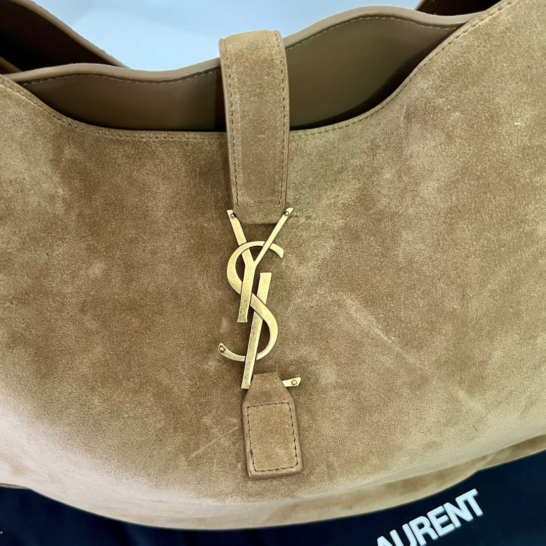 LE 5 BIS 7 BEA AUS VELOURSLEDER VON YVES SAINT LAURENT