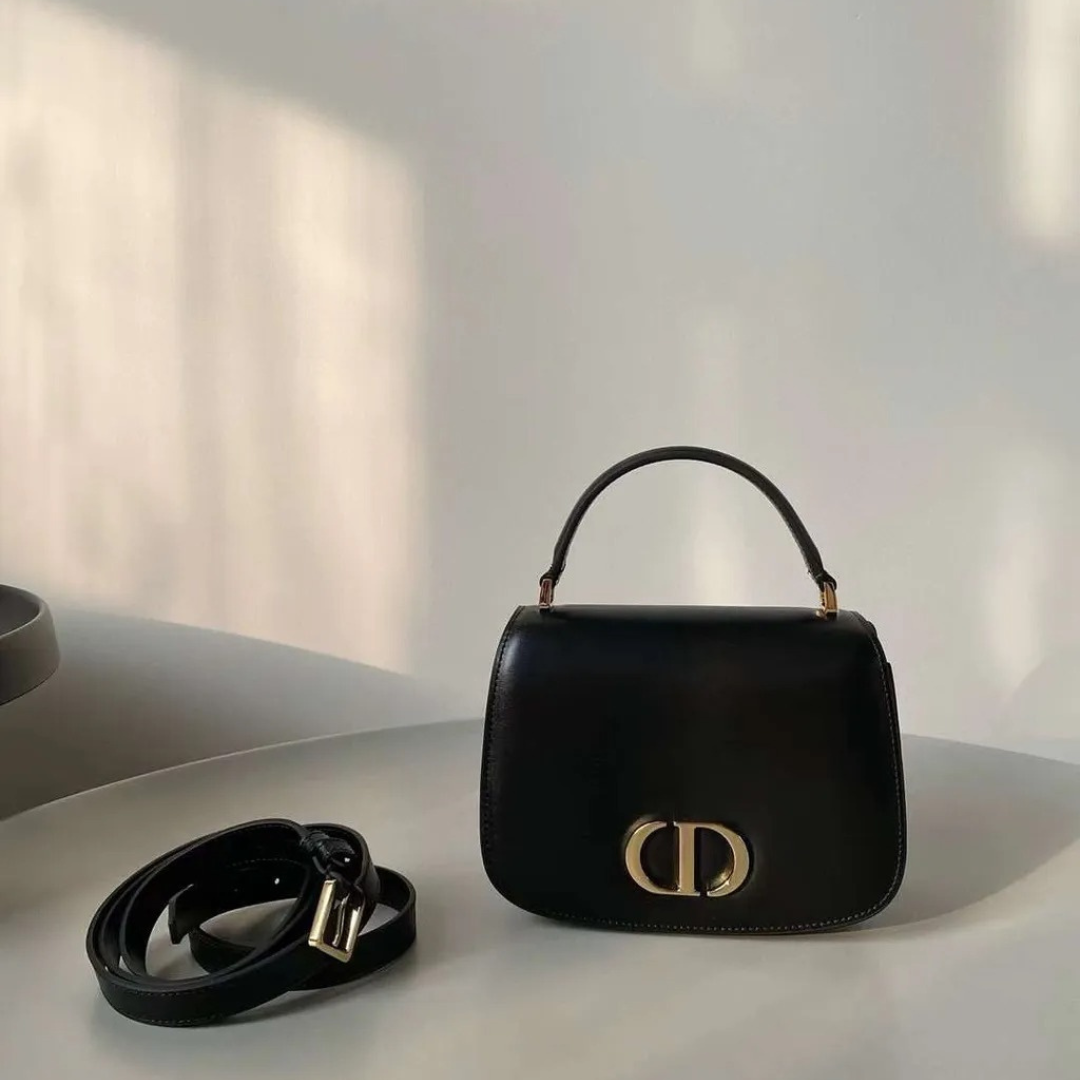DIOR 30 MONTAIGNE AVENUE MITTELGROßE TASCHE MIT OBEREN GRIFF