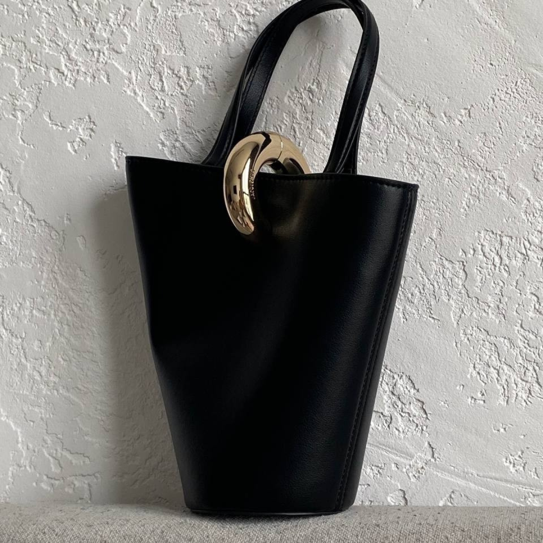 JACQUEMUS LE PETIT BAMBOLA LEDER-TASCHE