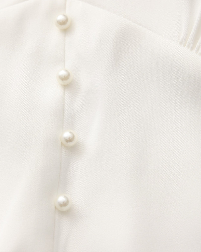 Midikleid mit Perlenknöpfen und Rüschen
