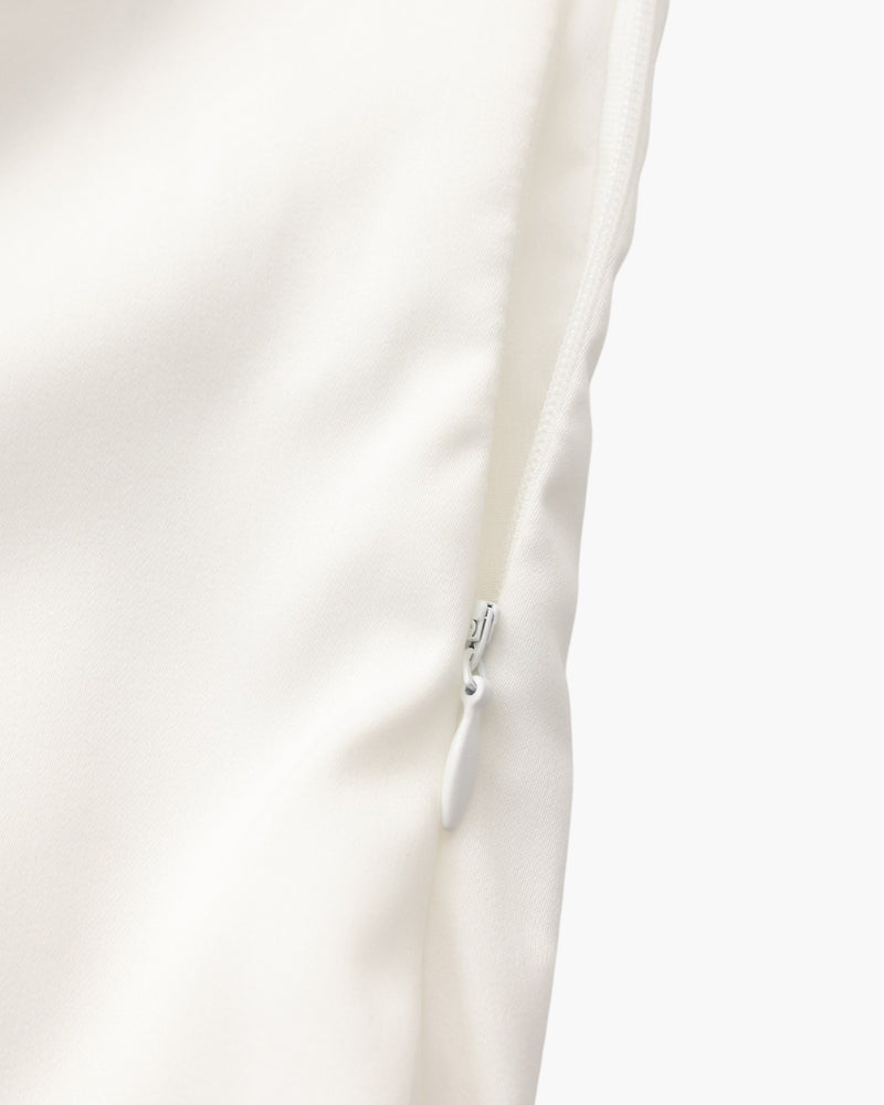 Midikleid mit Perlenknöpfen und Rüschen