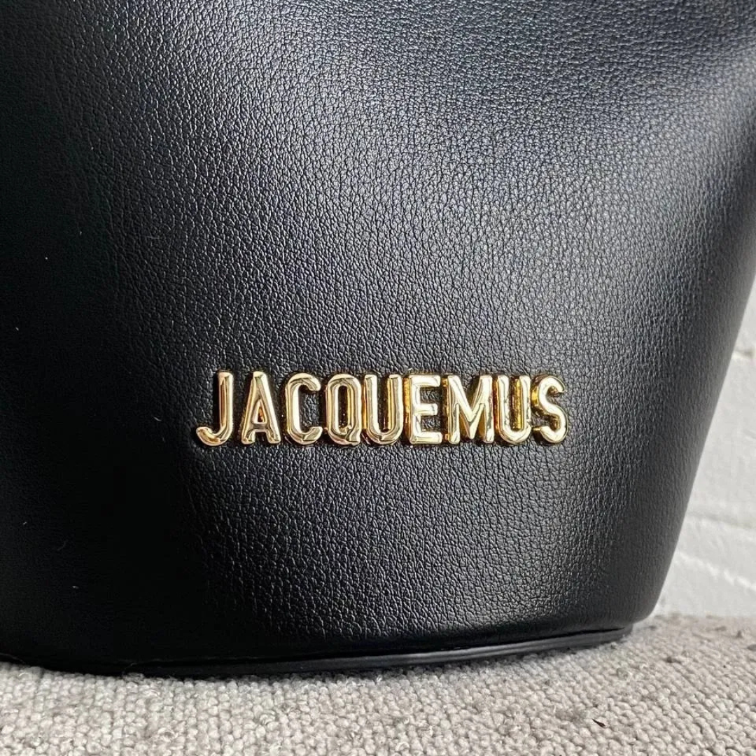 JACQUEMUS LE PETIT BAMBOLA LEDER-TASCHE