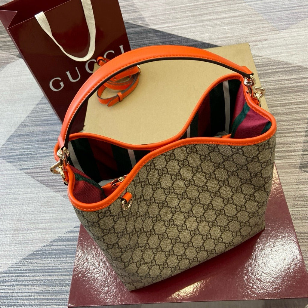 MITTELGROßE GG-EMBLEM-BEUTELTASCHE GUCCI