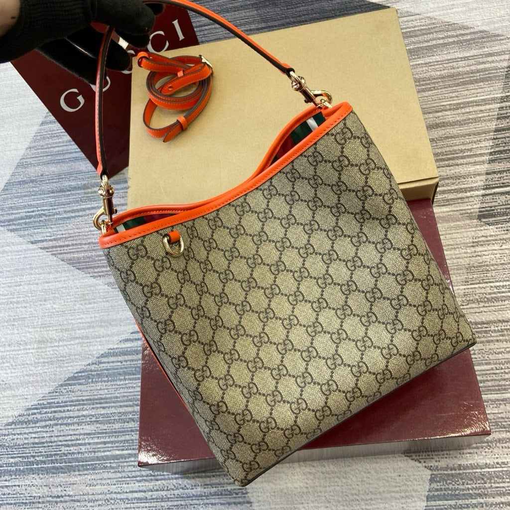 MITTELGROßE GG-EMBLEM-BEUTELTASCHE GUCCI