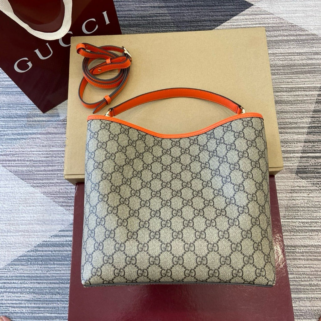 MITTELGROßE GG-EMBLEM-BEUTELTASCHE GUCCI