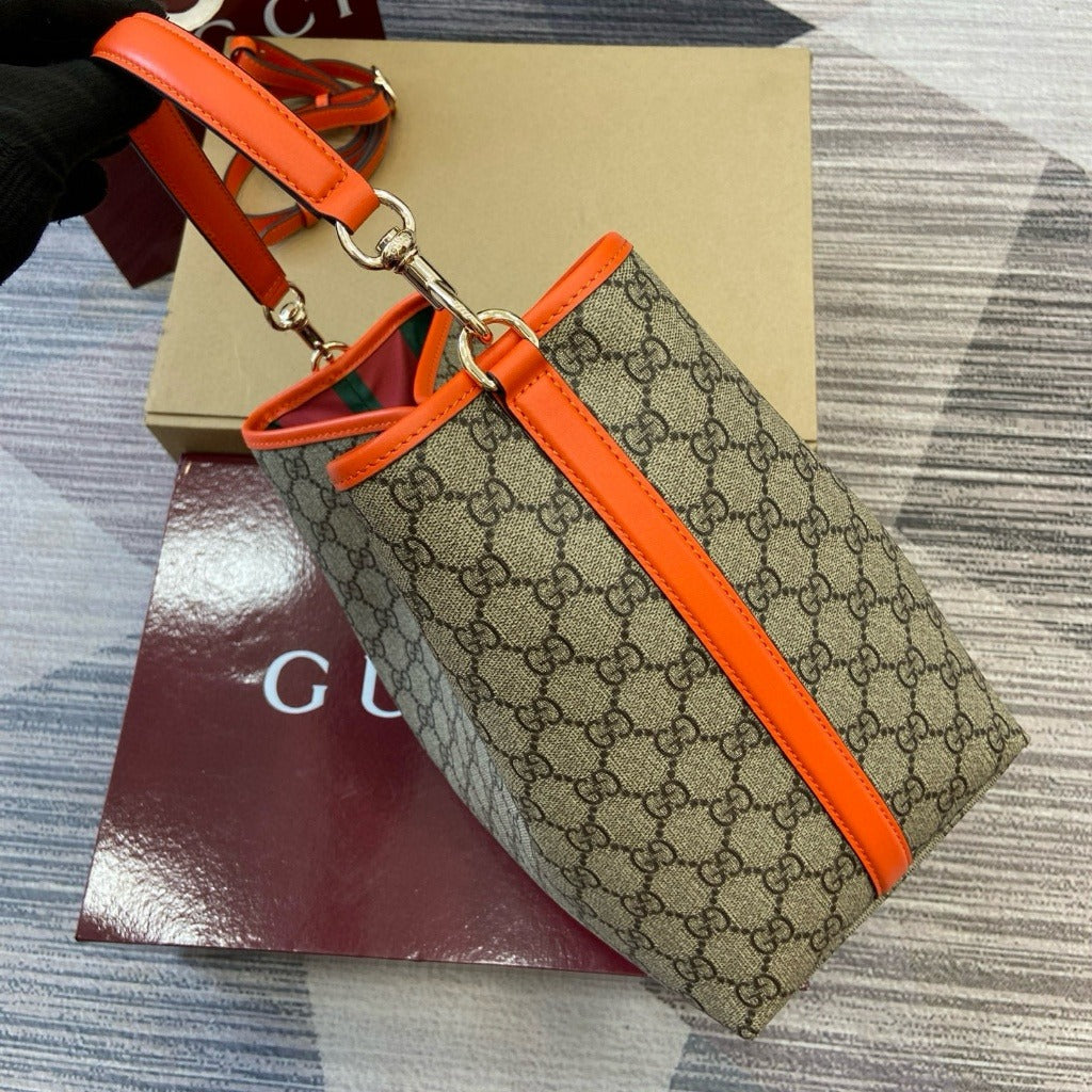 MITTELGROßE GG-EMBLEM-BEUTELTASCHE GUCCI