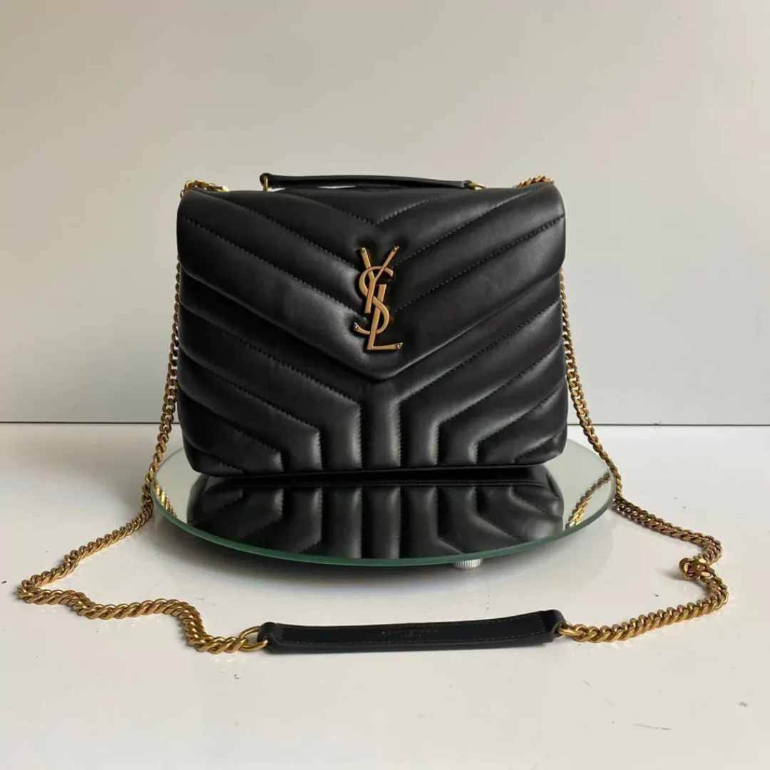 YSL SIGNATURE-KIT – LOULOU-TASCHE &amp; OPYUM-SANDALE