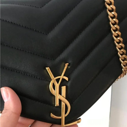 YSL SIGNATURE-KIT – LOULOU-TASCHE &amp; OPYUM-SANDALE