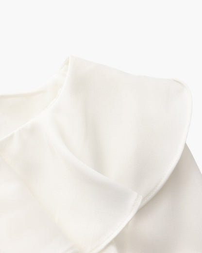 Midikleid mit Perlenknöpfen und Rüschen