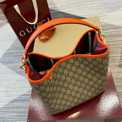 MITTELGROßE GG-EMBLEM-BEUTELTASCHE GUCCI